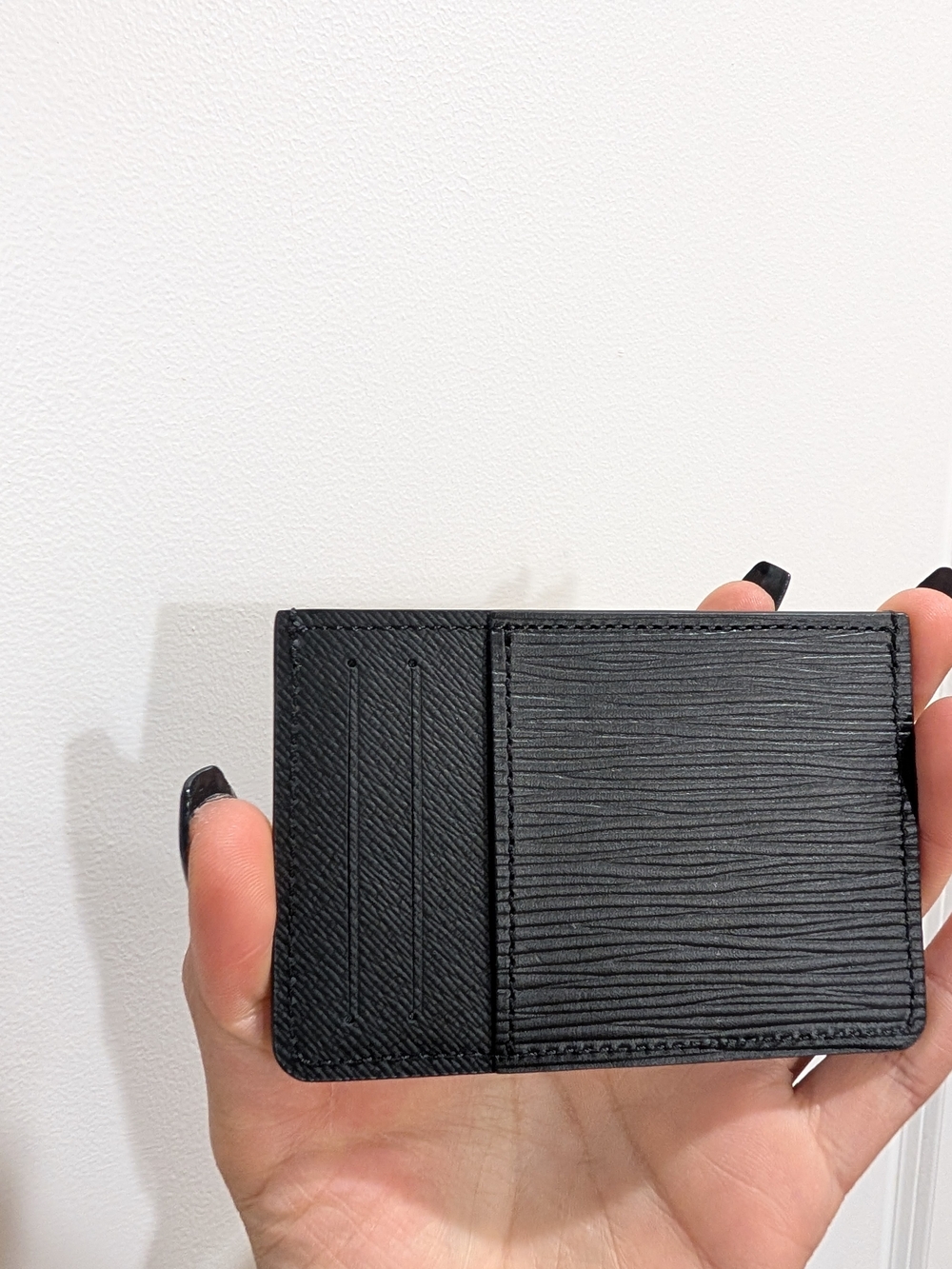 Louis Vuitton Black Epi Leather Card Holder Microchipped 2026 - Picture 6 of 11